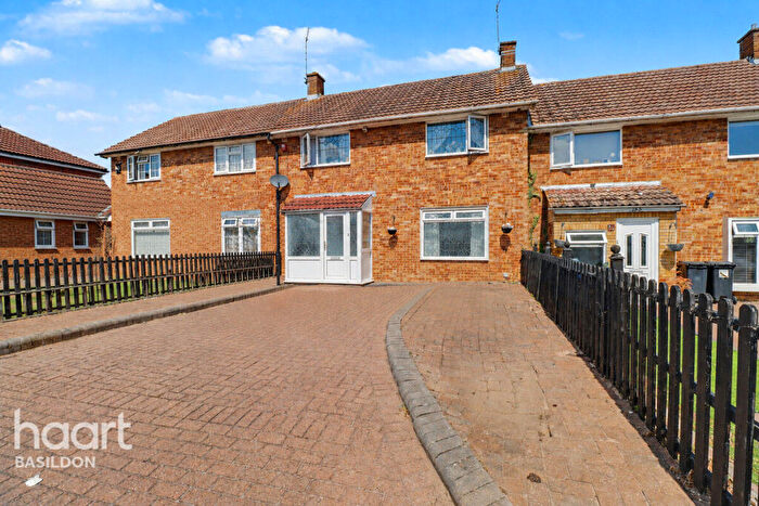 3 Bedroom Terraced House For Sale In Dencourt Crescent, Basildon, SS14