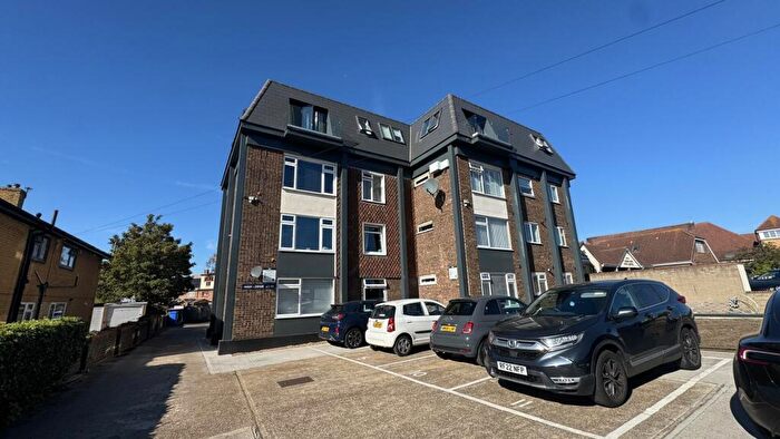2 Bedroom Flat To Rent In High Road, Benfleet, SS7