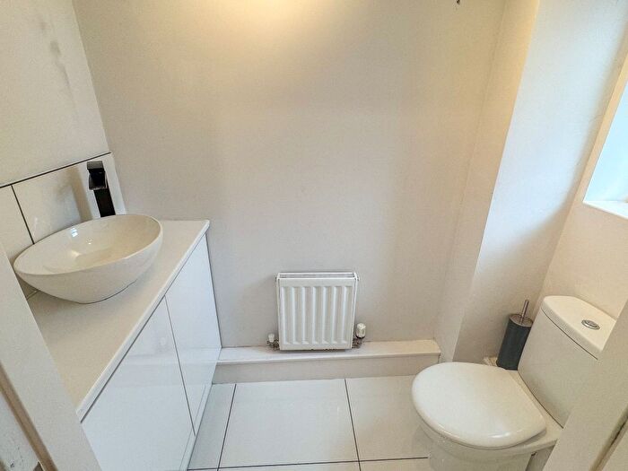 5 Bedroom Property To Rent In Wharf Road, Kiilnhurst, Mexborough, S64