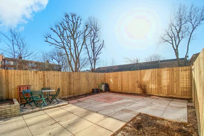 4 Bedroom Maisonette To Rent In Newington Green Road, London, N1