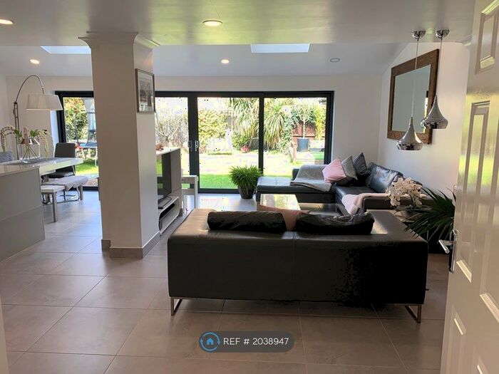 5 Bedroom Semi-Detached House To Rent In Deer Park Way, Waltham Abbey, EN9