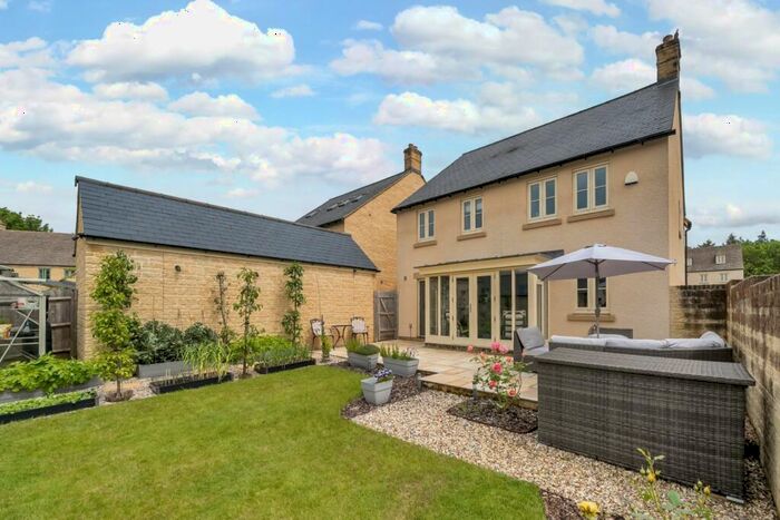 4 Bedroom Detached House For Sale In Clappen Close, Cirencester, Gloucestershire, GL7