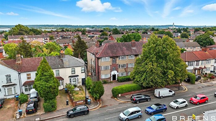 2 Bedroom Flat For Sale In Hertford Road, Enfield, EN3
