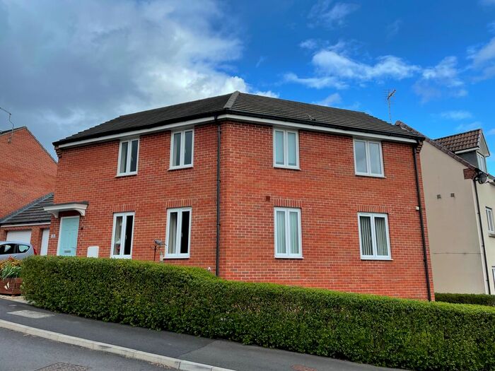 2 Bedroom Flat To Rent In Hen And Chickens Field, Wincanton, BA9