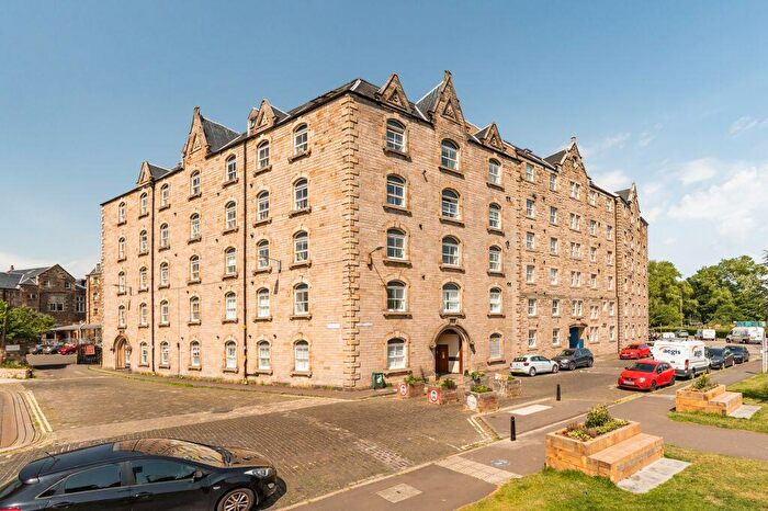2 Bedroom Flat For Sale In / John's Place, Edinburgh, EH6