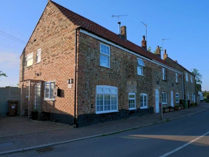 3 Bedroom Semi-Detached House For Sale In Low Road, Wretton, King's Lynn, PE33