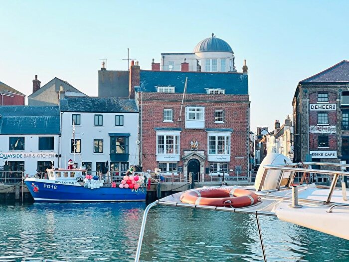 3 Bedroom Flat To Rent In Custom House Quay, Weymouth, DT4