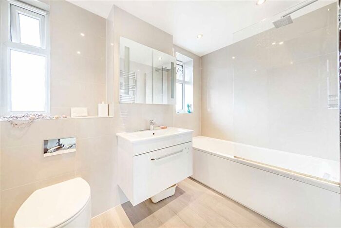 2 Bedroom Flat For Sale In Cherry Garden Street, London, SE16