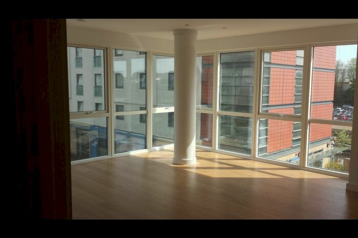 2 Bedroom Flat To Rent In Lexington Apartments, Railway Terrace, Slough, SL2