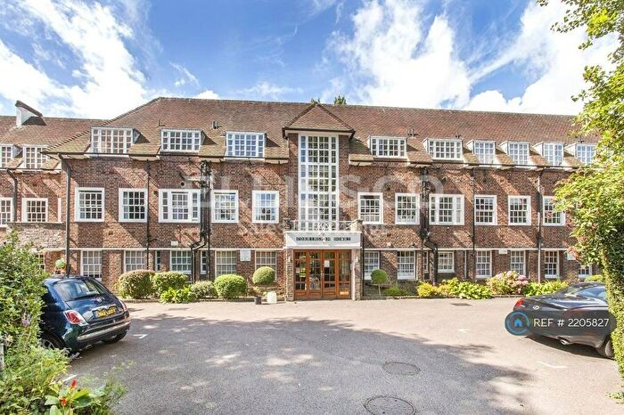 3 Bedroom Flat To Rent In Corringham Court, London, NW11