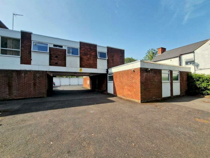 3 Bedroom Flat To Rent In Bosmere Court, Northfield, B31