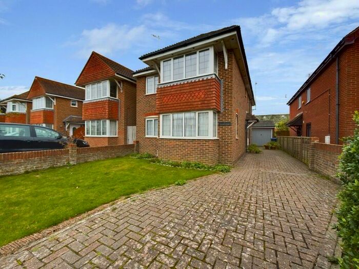 4 Bedroom Detached House To Rent In Wallace Avenue, Worthing, BN11