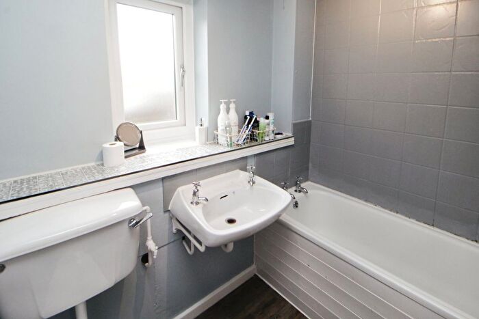 3 Bedroom Terraced House For Sale In Bakewell Lea, Glossop, Derbyshire, SK13