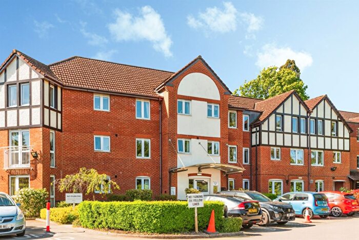 1 Bedroom Flat For Sale In Ella Court, Kirk Ella, Hull, HU10