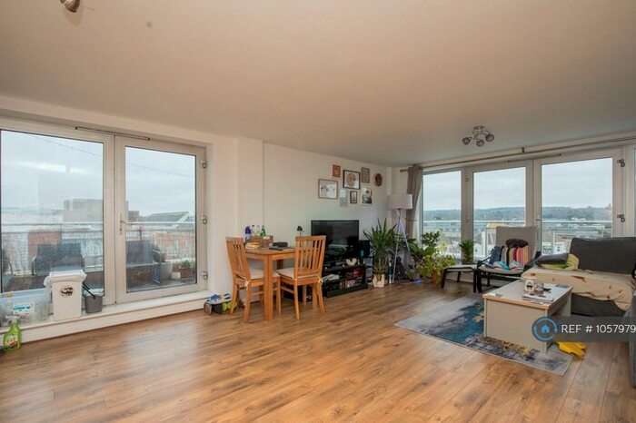 2 Bedroom Flat To Rent In Hudson House, Epsom, KT19