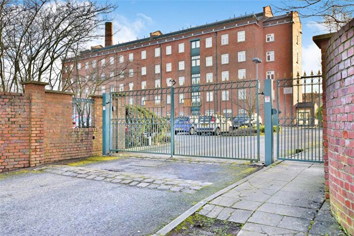 2 Bedroom Flat For Sale In Union Road, Macclesfield, Cheshire, SK11