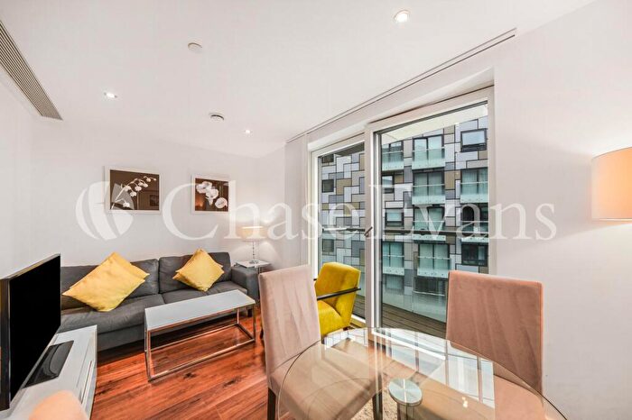 Flat To Rent In Lincoln Plaza, Canary Wharf, London, E14