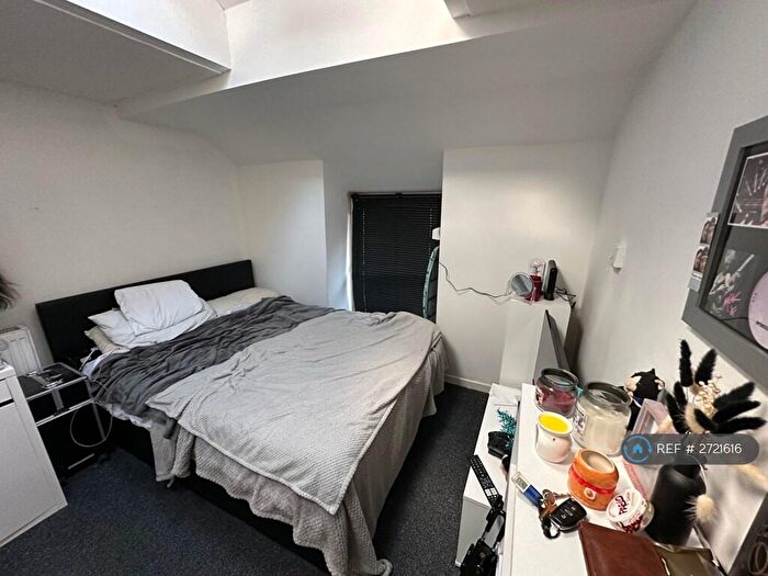 1 Bedroom Flat To Rent In Gurnos Road, Ystalyfera, Swansea, SA9