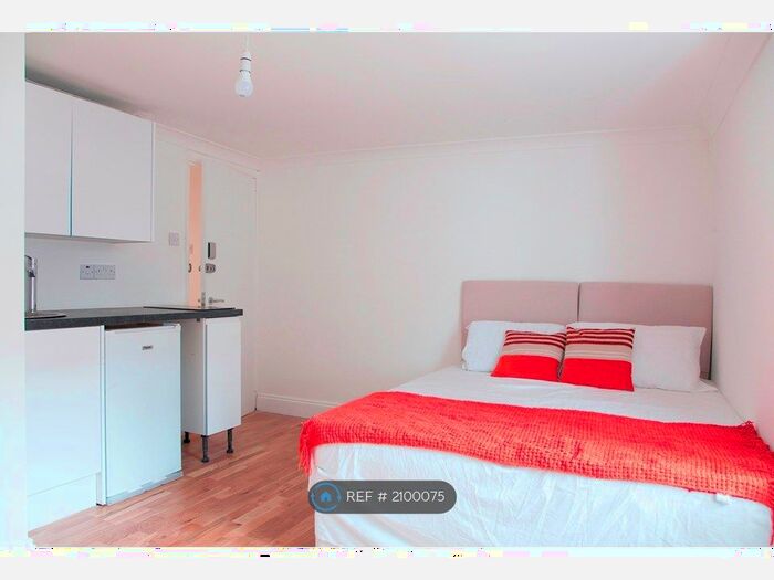 Studio To Rent In Mercia Grove, London, SE13