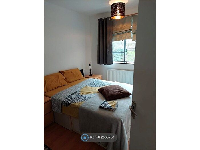 2 Bedroom Flat To Rent In Eliot Park, London, SE13