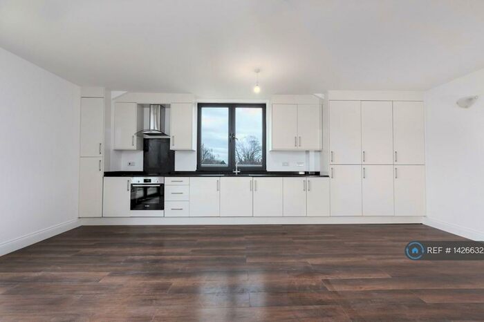 2 Bedroom Flat To Rent In Farnsby Street, Swindon, SN1