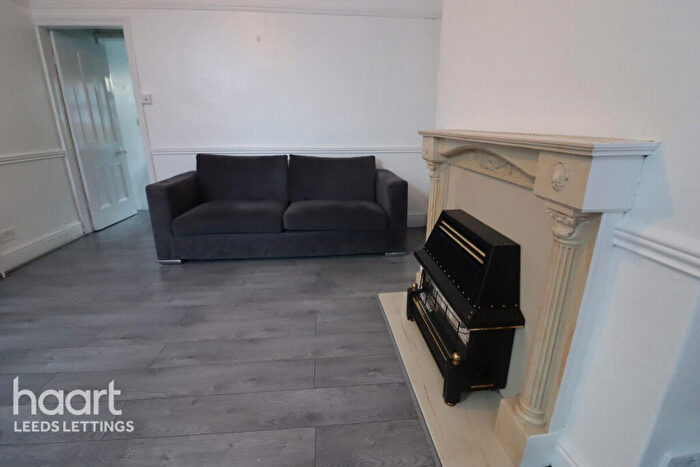 3 Bedroom Terraced House To Rent In Hovingham Mount, Leeds, LS8