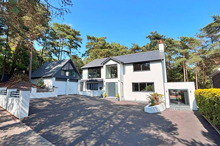 5 Bedroom Detached House For Sale In Ashwood Drive, Broadstone, Dorset, BH18