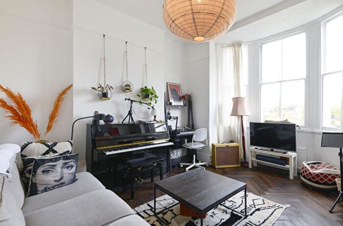2 Bedroom Flat To Rent In Palace Square, Crystal Palace, London, SE19