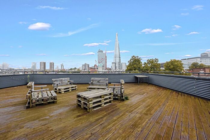 3 Bedroom Maisonette To Rent In Tower Bridge Road, London, SE1