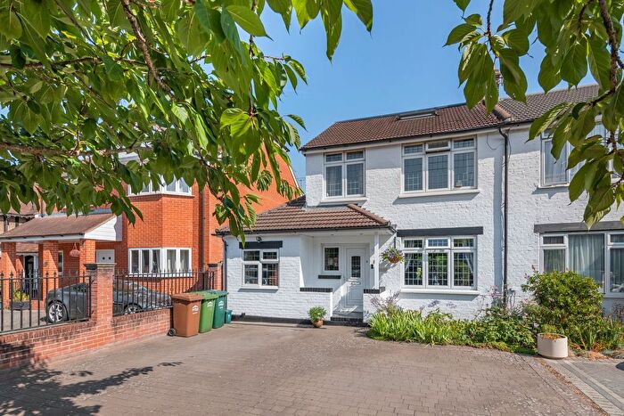 5 Bedroom Semi-detached House For Sale In Feltham Hill Road, Ashford, TW15
