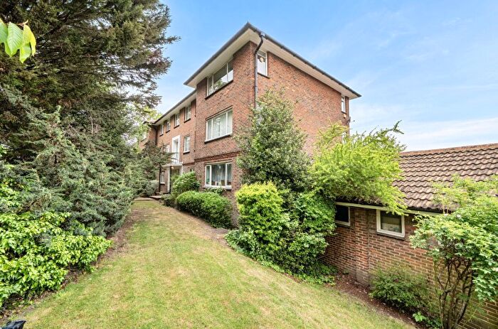 2 Bedroom Flat For Sale In Meadway Court, The Ridings, Ealing, W5