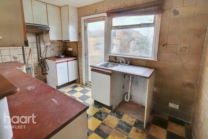 2 Bedroom Semi-Detached Bungalow For Sale In Kents Hill Road, Benfleet, SS7
