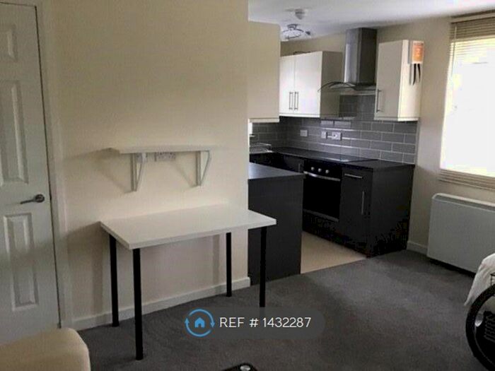 Studio To Rent In Lochview Drive, Glasgow, G33