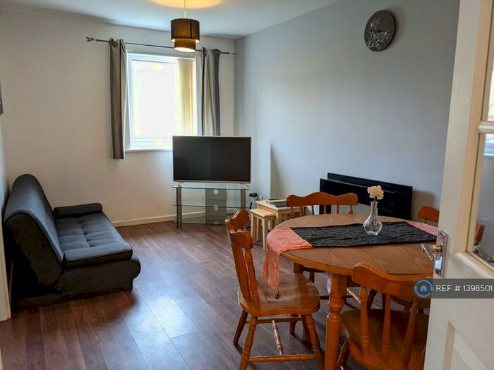 2 Bedroom Flat To Rent In London Road, Glasgow, G40