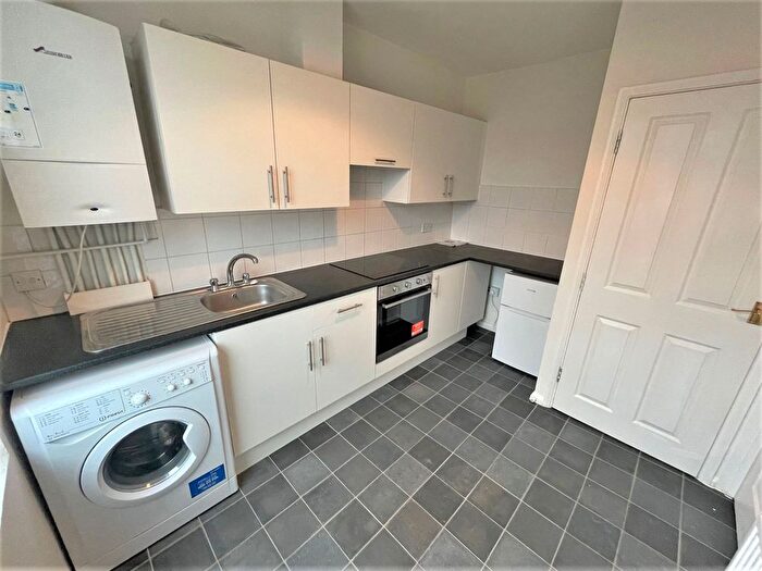 1 Bedroom Flat To Rent In Luton Road, Chatham, ME4