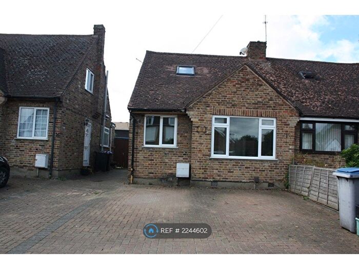 3 Bedroom Semi-Detached House To Rent In Chequers Orchard, Iver, SL0