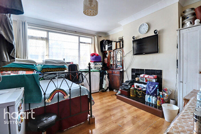 2 Bedroom Flat For Sale In Cheam Road, Sutton, SM1