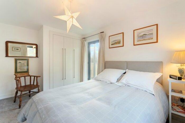 1 Bedroom Flat To Rent In St. James Grove, London, SW11