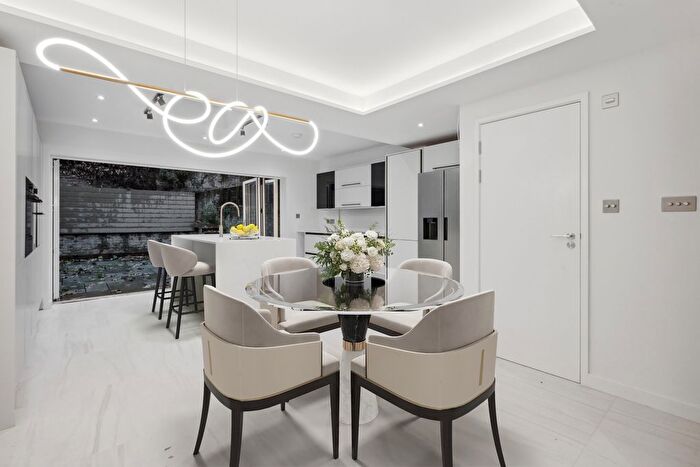 4 Bedroom Terraced House To Rent In Woodsford Square, Holland Park, W14