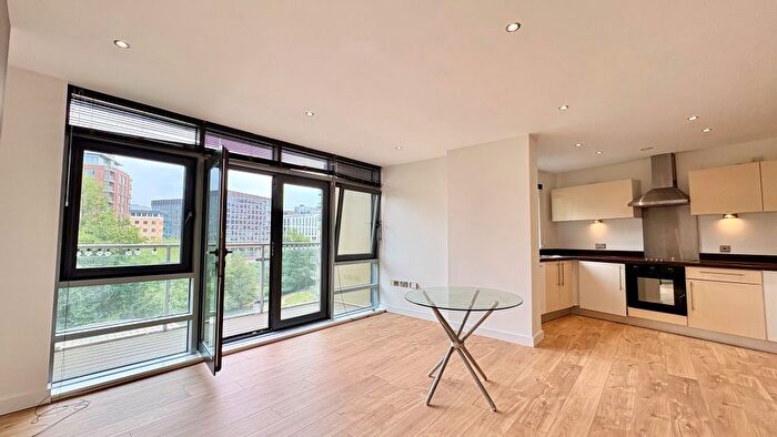 2 Bedroom Flat To Rent In Gotts Road, Leeds, LS12