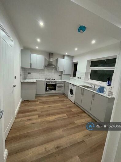 3 Bedroom Semi-Detached House To Rent In Gregory Avenue, Birmingham, B29