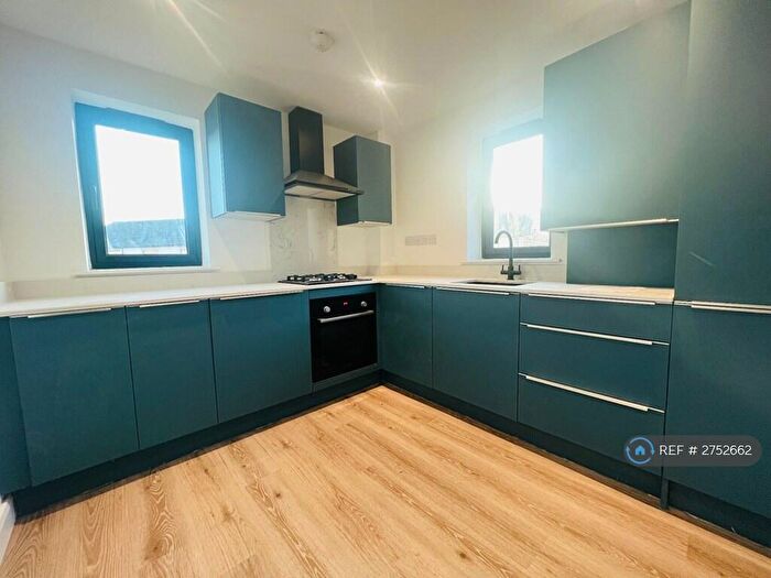 3 Bedroom Semi-Detached House To Rent In Kinder Close, Thornton, Bradford, BD13