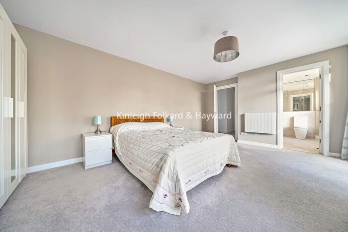 2 Bedroom Flat To Rent In Eleanor Close, London, SE16