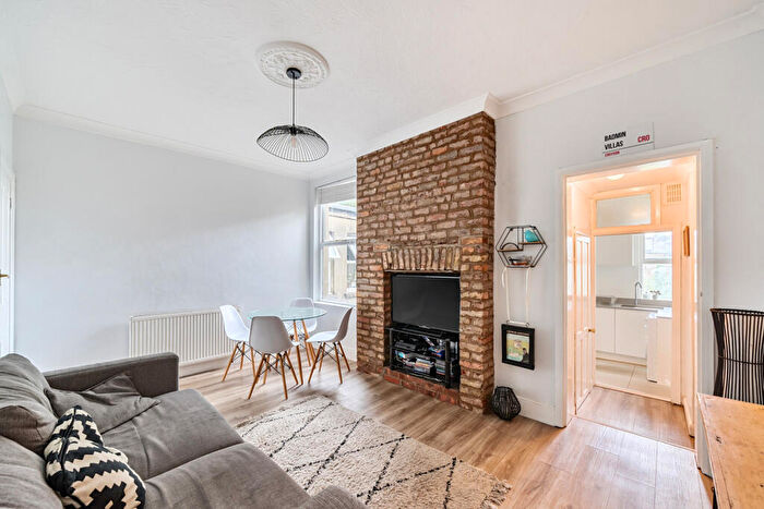 3 Bedroom Apartment For Sale In Sydenham Road, Croydon, CR0