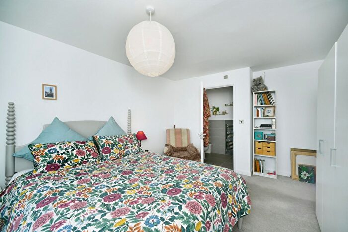 3 Bedroom End Of Terrace House For Sale In Friars Close, Peacehaven, BN10