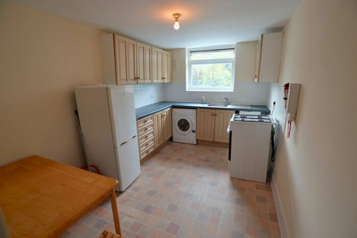 2 Bedroom Flat To Rent In Vicarage Road, Leyton, E10