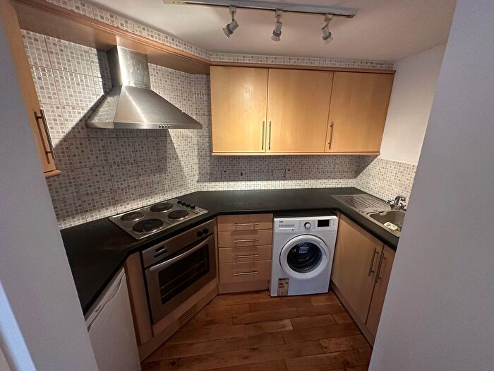1 Bedroom Flat To Rent In Fore Street, Exeter, EX4