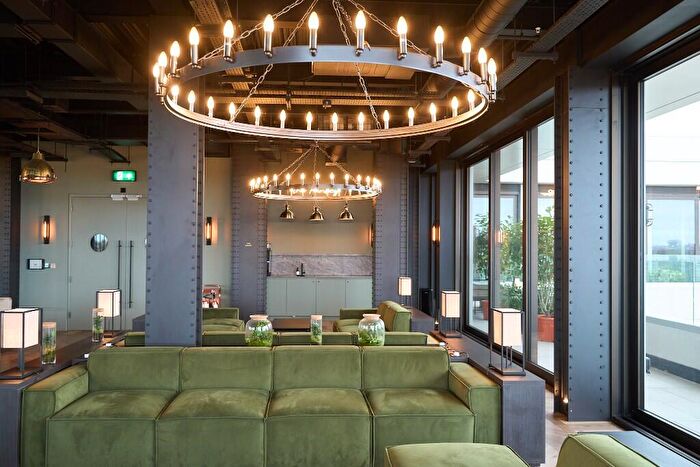 Studio To Rent In Haydon Way, London, SW11