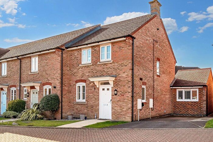 3 Bedroom End Of Terrace House For Sale In Saddlers Close, Billingshurst, RH14