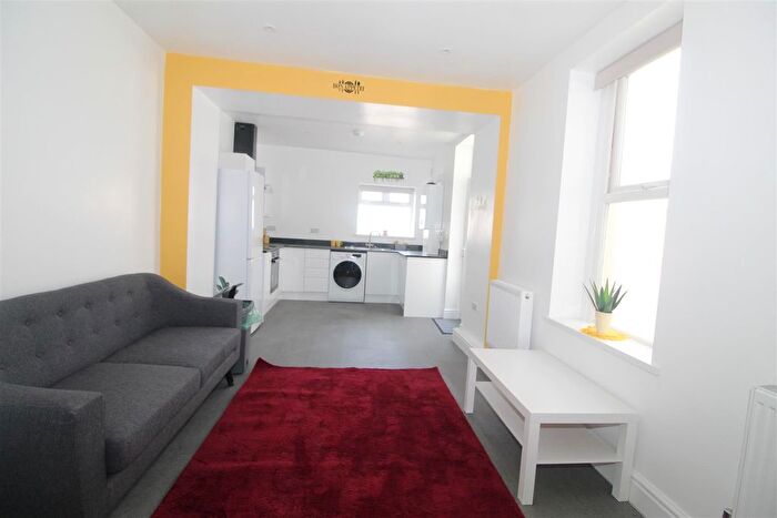 2 Bedroom Flat To Rent In Whitchurch Road, Heath, Cardiff, CF14